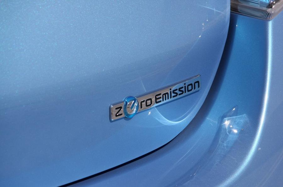  Nissan Leaf 2011 года  (фото 38 из 53)